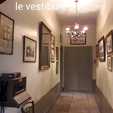 بيت للعطل Chateau De Famille En Poitou *