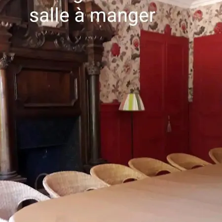 Chateau De Famille En Poitou بيت للعطل