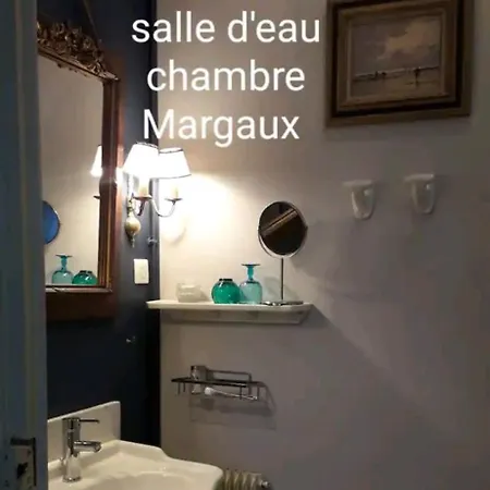 بيت للعطل Chateau De Famille En Poitou *